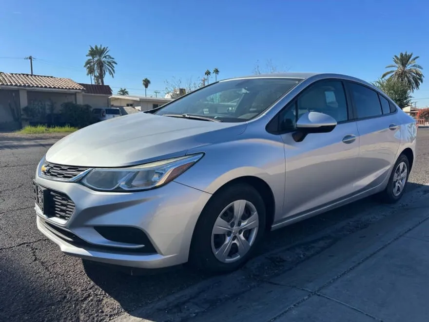 2018 Chevrolet Cruze LS photo 1