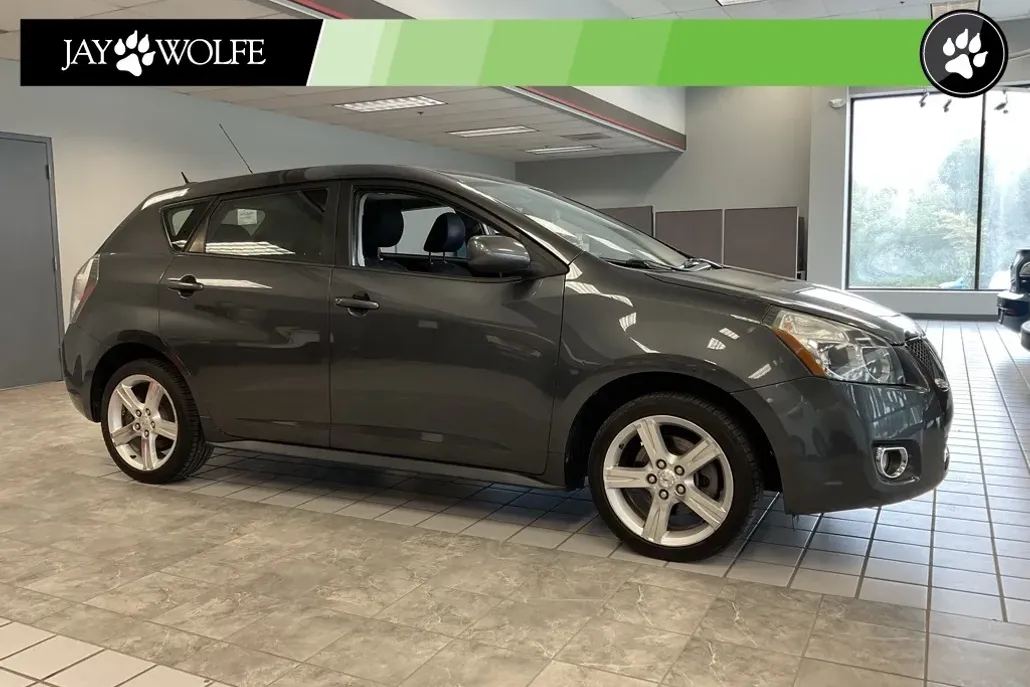 2010 Pontiac Vibe Base photo 1