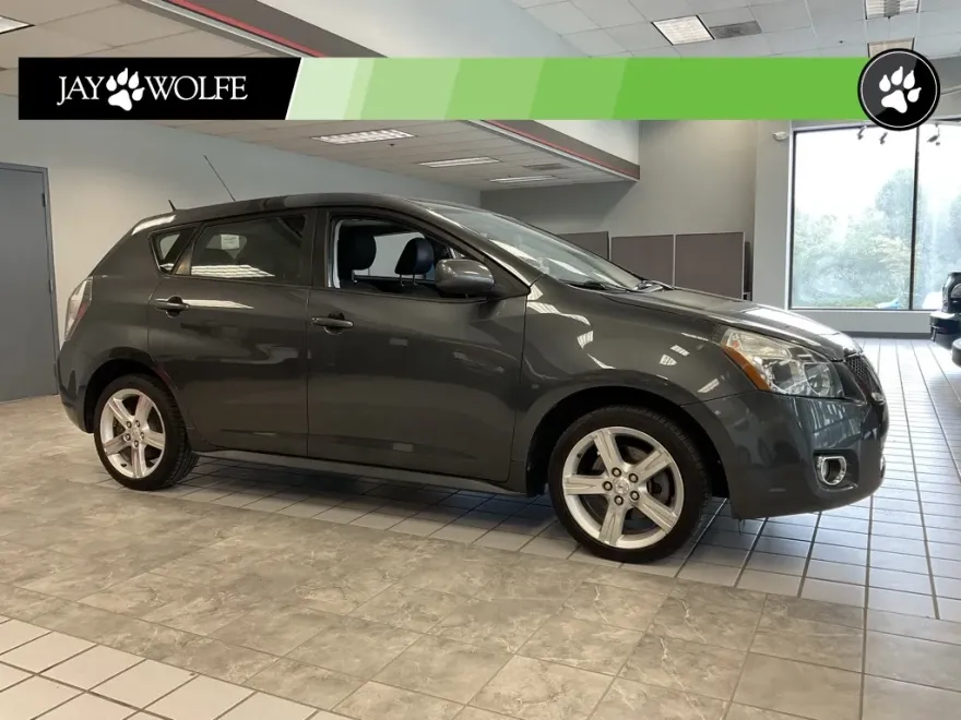 2010 Pontiac Vibe Base photo 1