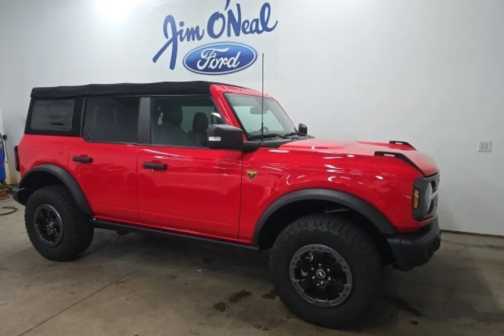 2022 Ford Bronco Badlands photo 1