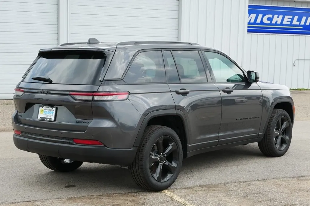 2025 Jeep Grand Cherokee Limited photo 1
