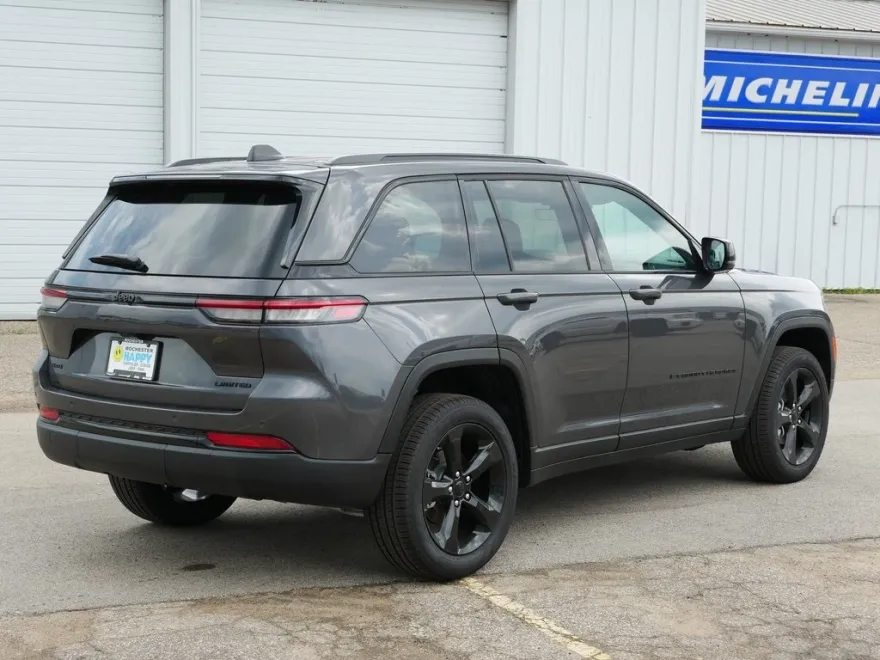 2025 Jeep Grand Cherokee Limited photo 1