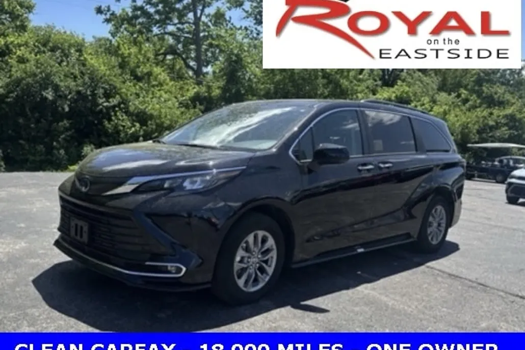 2024 Toyota Sienna XLE photo 1