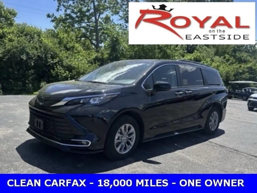 2024 Toyota Sienna XLE photo 1