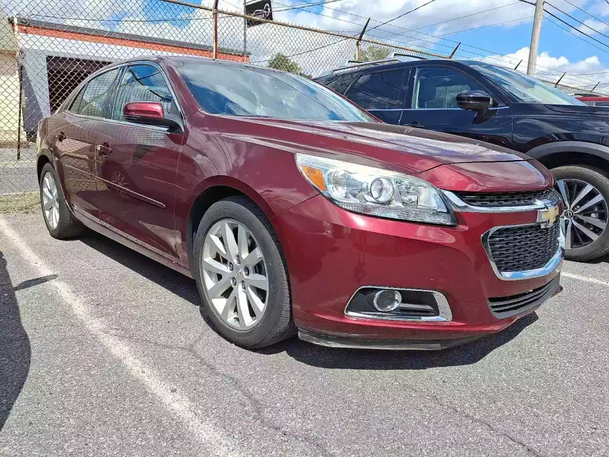 2015 Chevrolet Malibu 2LT photo 1