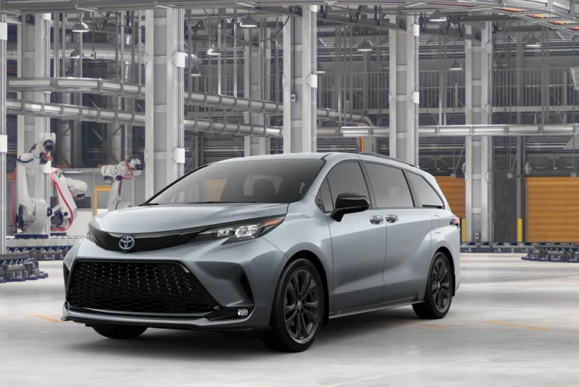 2025 Toyota Sienna XSE photo 1