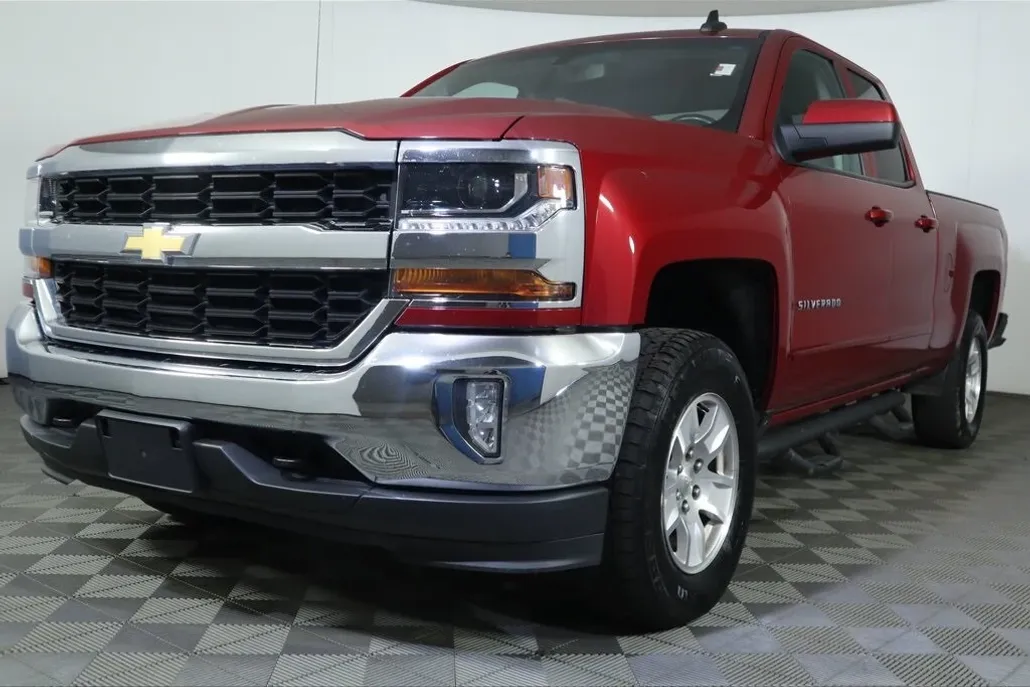 2018 Chevrolet Silverado 1500 LT photo 1