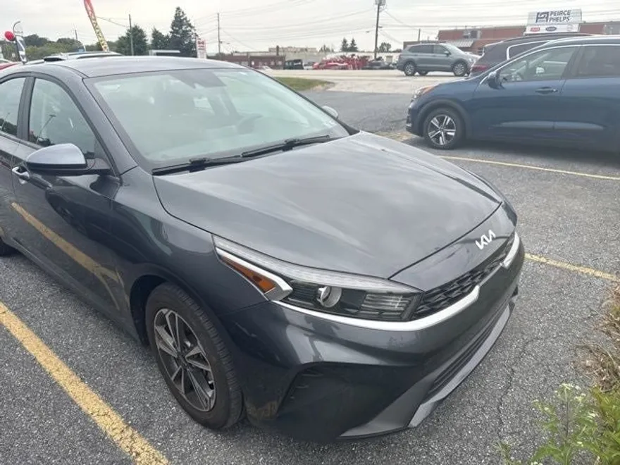 2023 Kia Forte LXS photo 1
