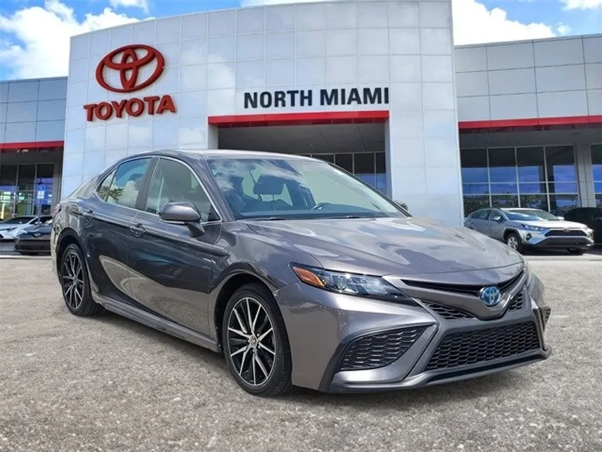 2023 Toyota Camry Hybrid SE photo 1