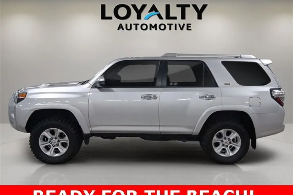 2016 Toyota 4Runner SR5 photo 1
