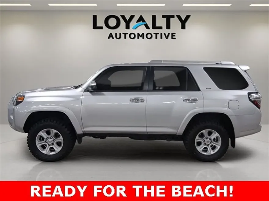 2016 Toyota 4Runner SR5 photo 1