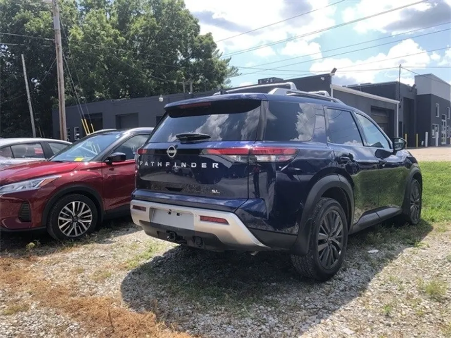 2025 Nissan Pathfinder SL photo 1