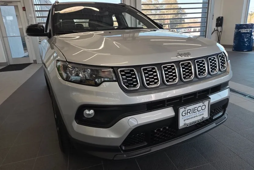 2024 Jeep Compass Limited photo 1