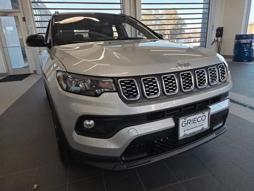 2024 Jeep Compass Limited photo 1