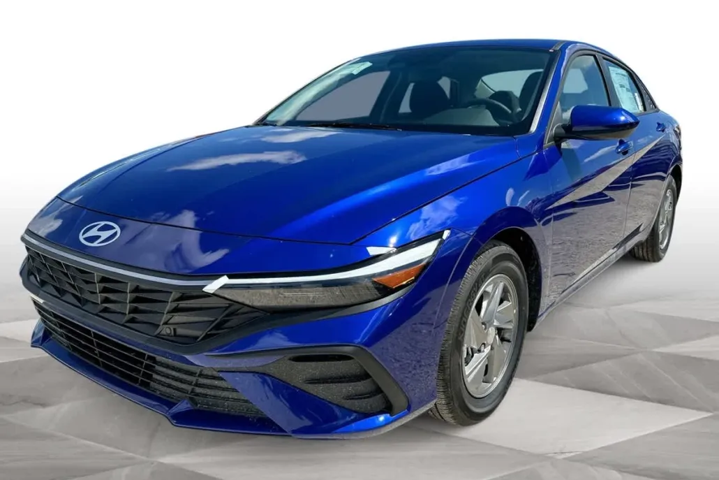 2025 Hyundai Elantra SE photo 1