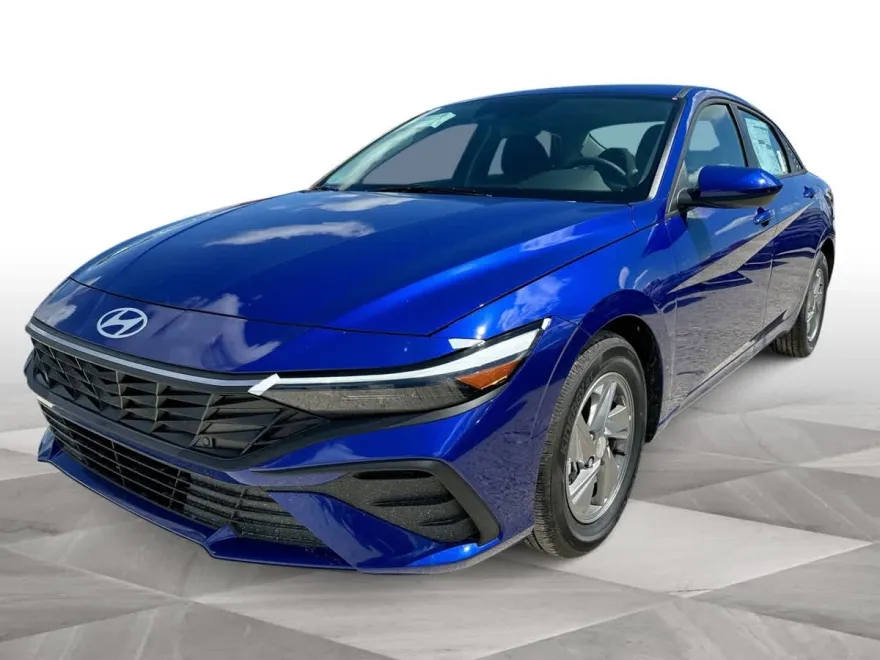 2025 Hyundai Elantra SE photo 1