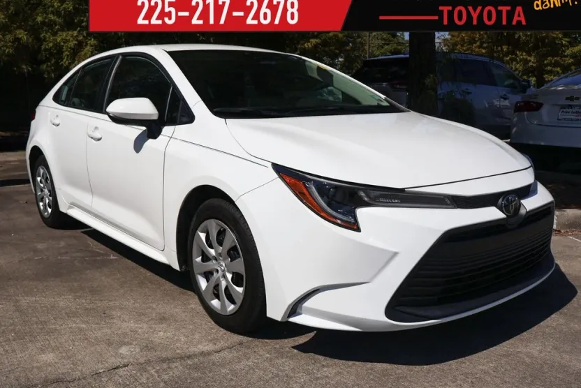 2023 Toyota Corolla LE photo 1