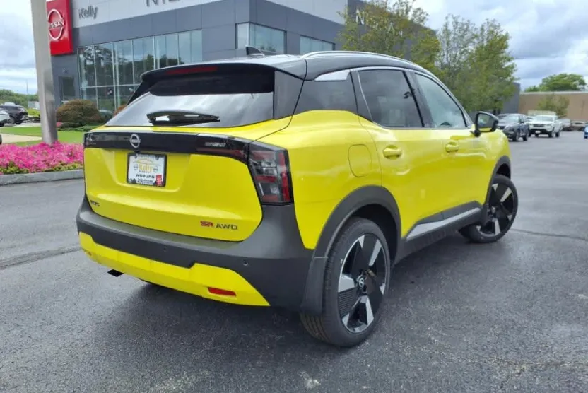2025 Nissan Kicks SR photo 1