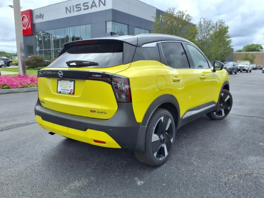 2025 Nissan Kicks SR photo 1