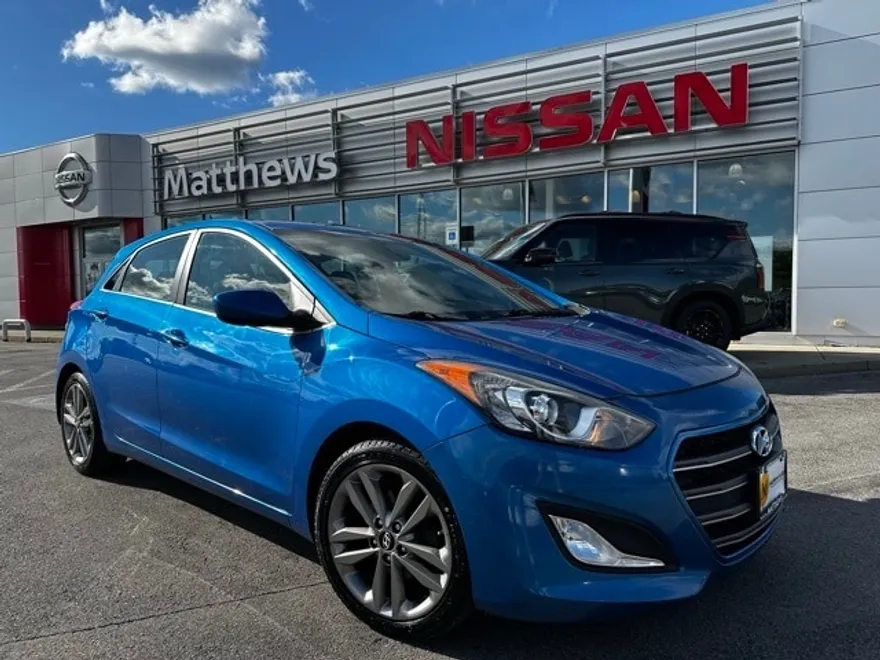 2017 Hyundai Elantra GT Base photo 1
