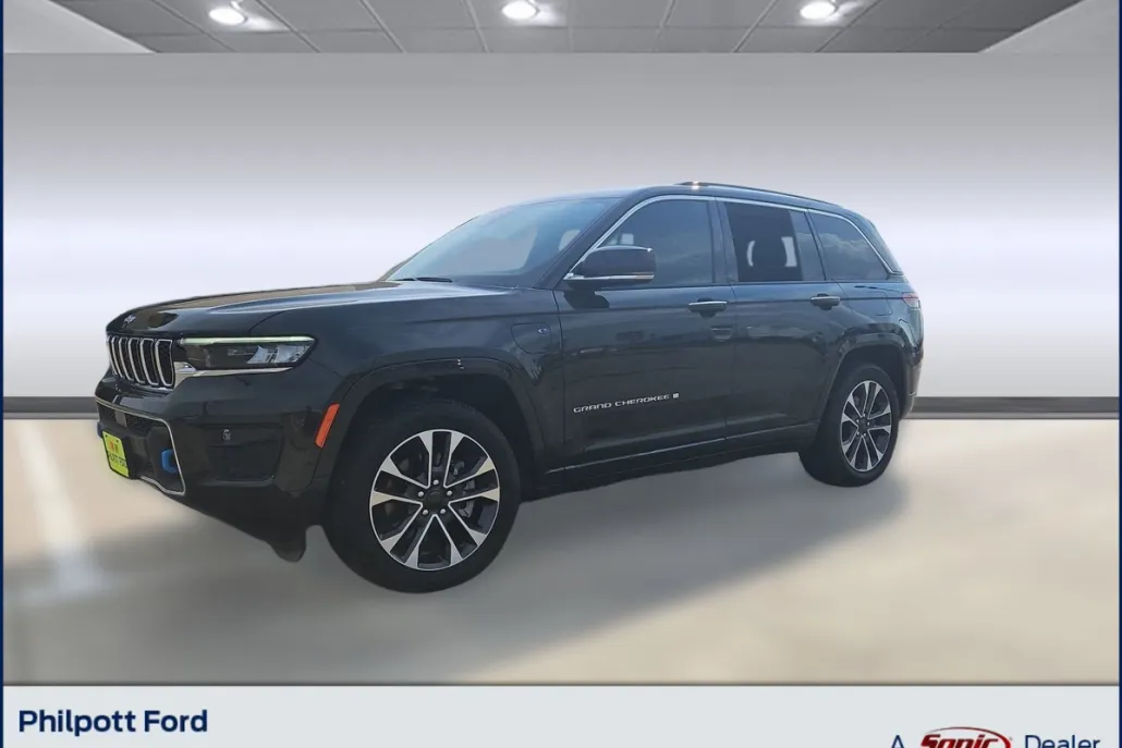 2023 Jeep Cherokee Overland 4xe photo 1