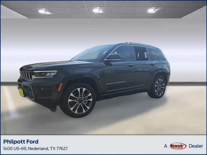 2023 Jeep Cherokee Overland 4xe photo 1