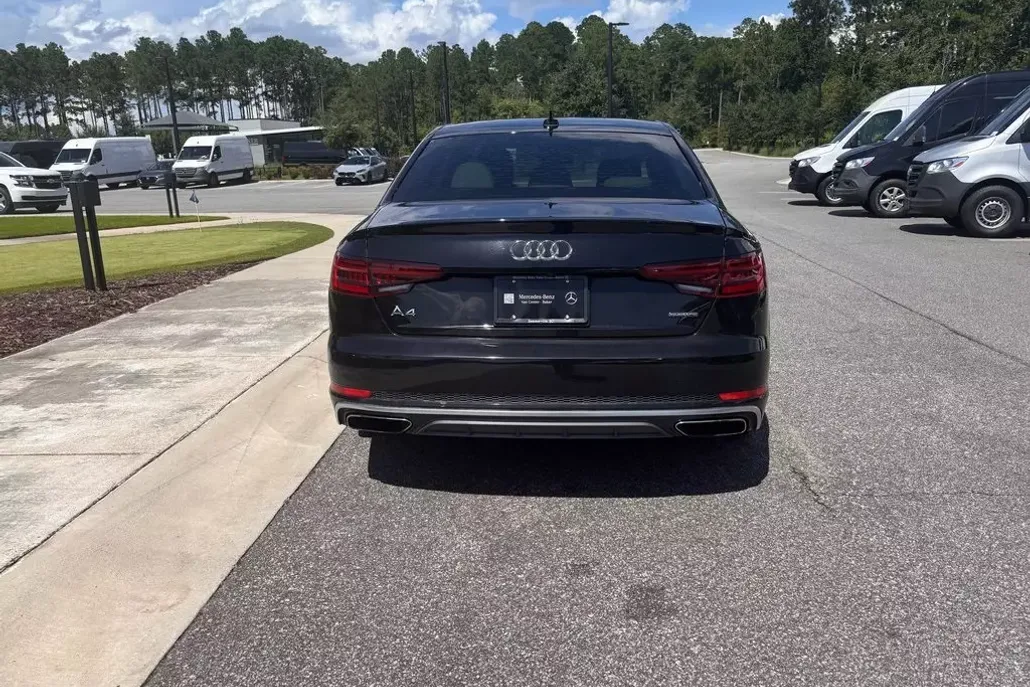 2019 Audi A4 Premium 45 TFSI Quattro photo 1