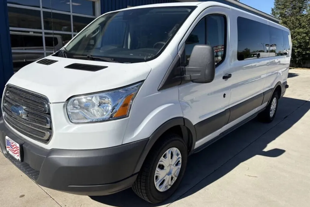 2016 Ford Transit XLT photo 1