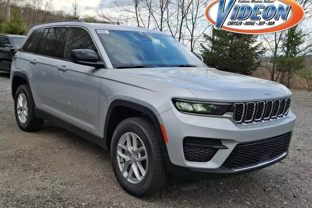 2025 Jeep Grand Cherokee Laredo X photo 1