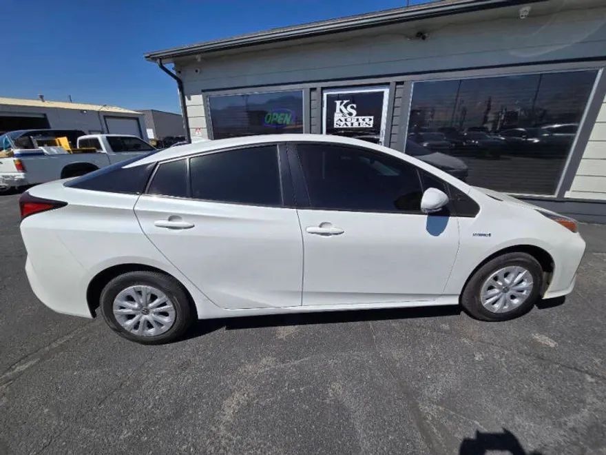 2020 Toyota Prius XLE AWD-e photo 1