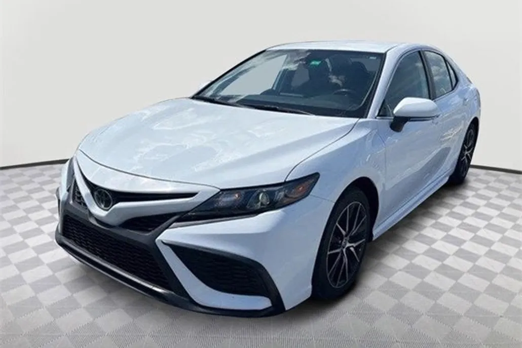 2023 Toyota Camry SE photo 1