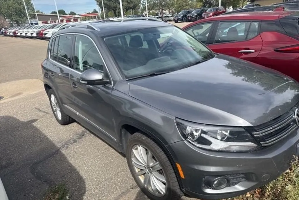 2012 Volkswagen Tiguan SEL photo 1