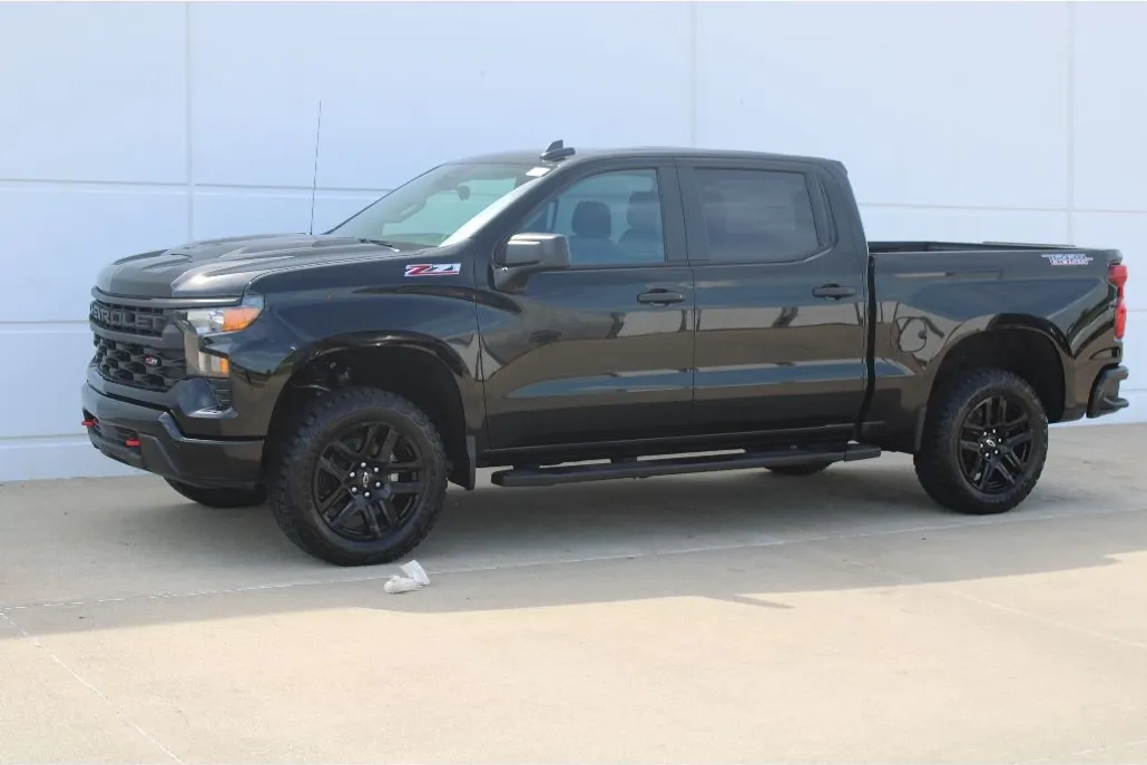 2025 Chevrolet Silverado 1500 Custom Trail Boss photo 1
