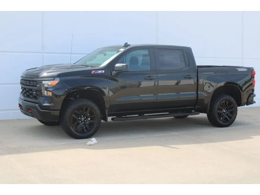 2025 Chevrolet Silverado 1500 Custom Trail Boss photo 1