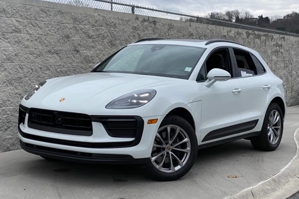 2024 Porsche Macan T photo 1