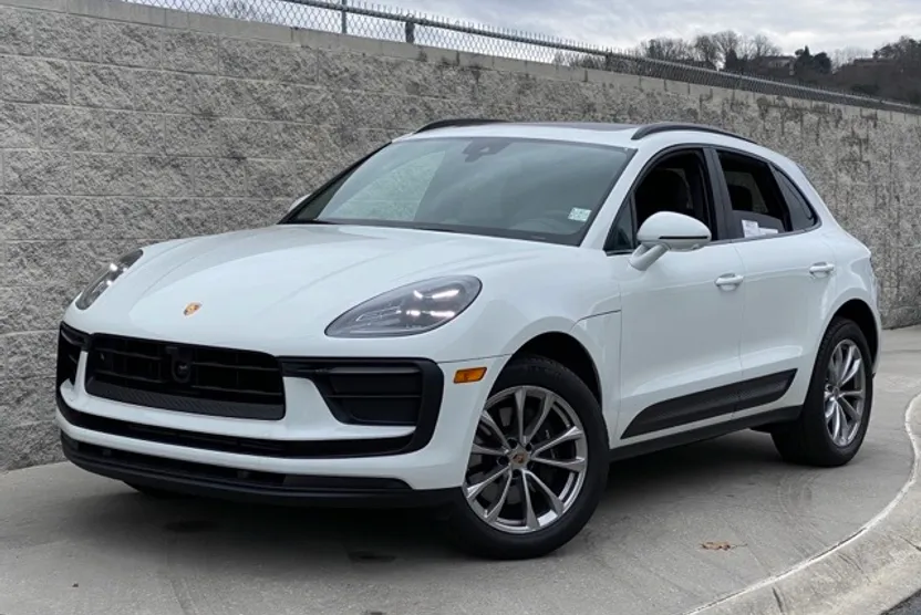 2024 Porsche Macan T photo 1
