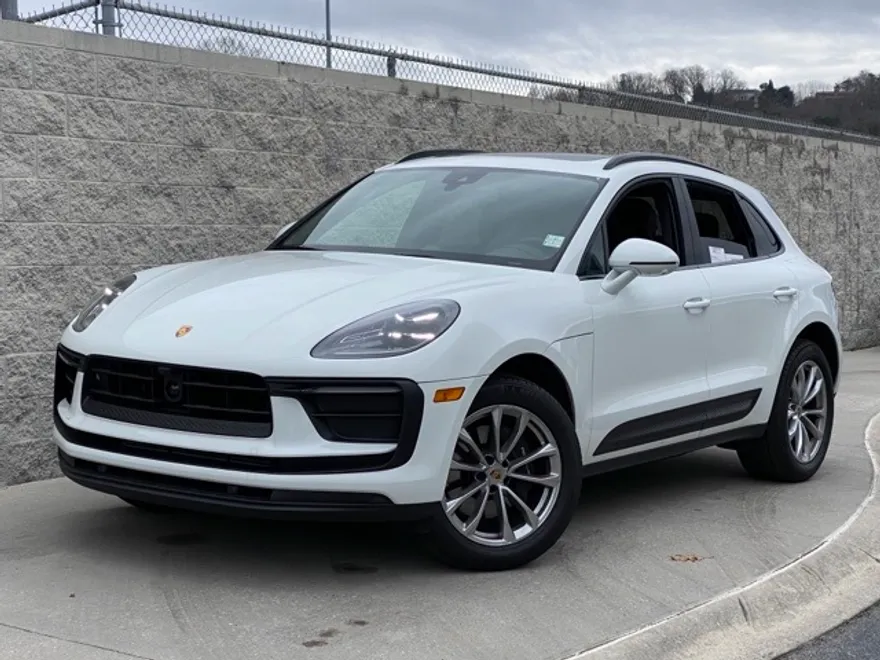 2024 Porsche Macan T photo 1