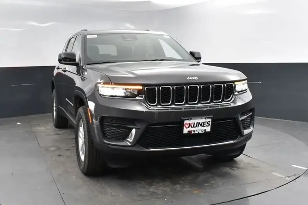 2025 Jeep Grand Cherokee Laredo photo 1