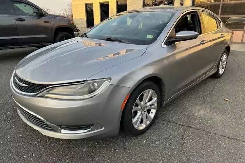2016 Chrysler 200 Limited photo 1