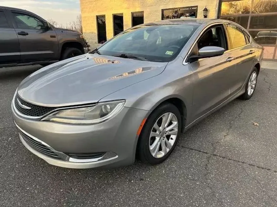 2016 Chrysler 200 Limited photo 1