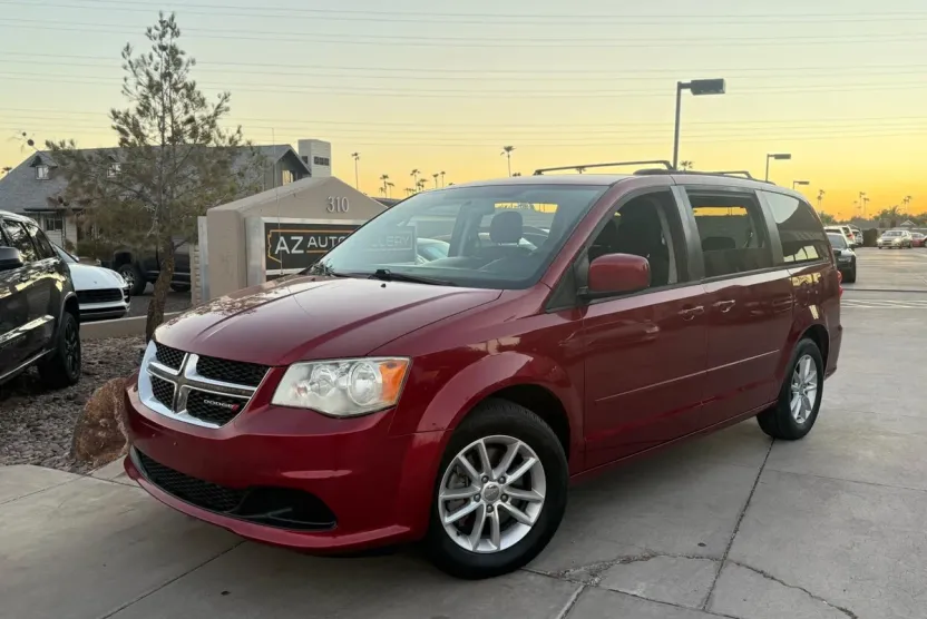 2014 Dodge Grand Caravan SXT photo 1
