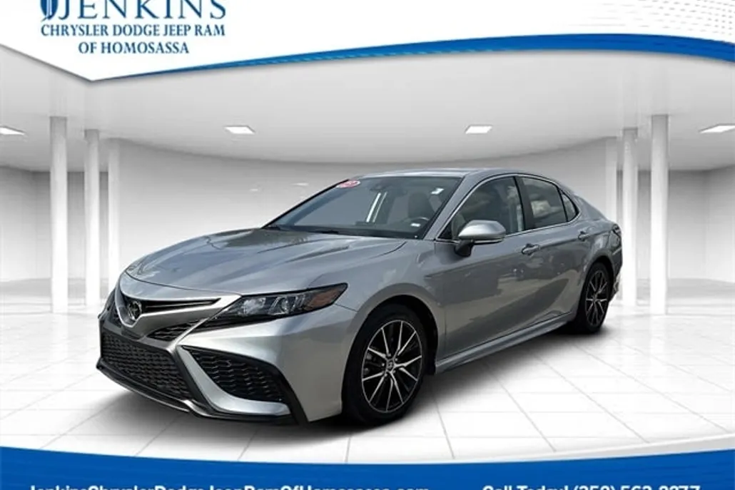 2023 Toyota Camry SE photo 1