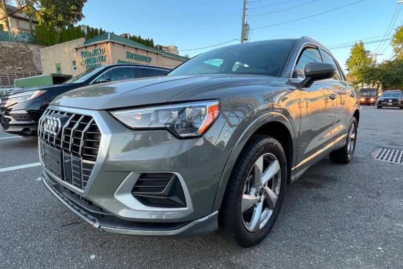 2021 Audi Q3 Premium 40 TFSI photo 1