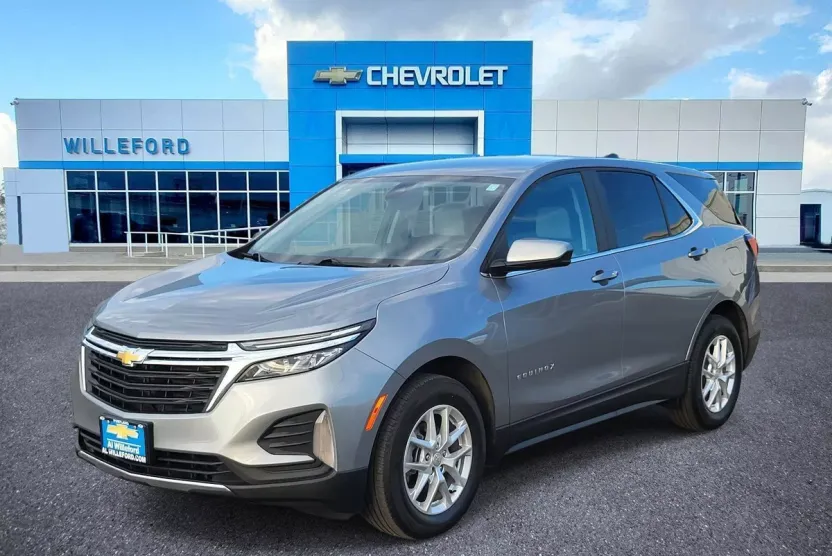 2023 Chevrolet Equinox LT photo 1