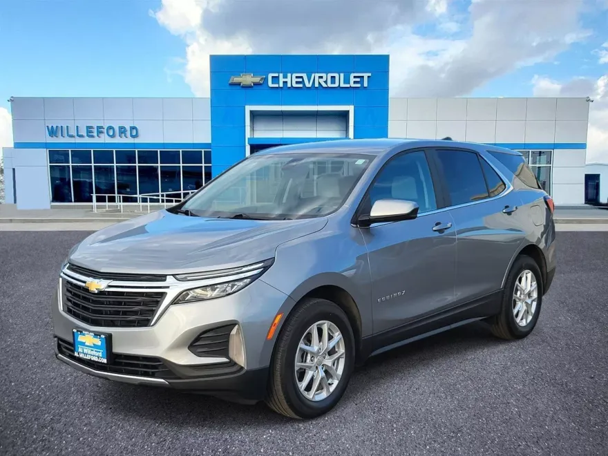 2023 Chevrolet Equinox LT photo 1