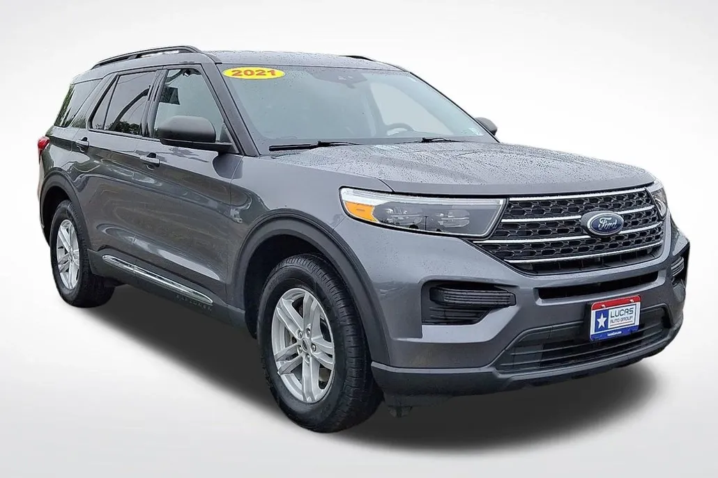 2021 Ford Explorer XLT photo 1