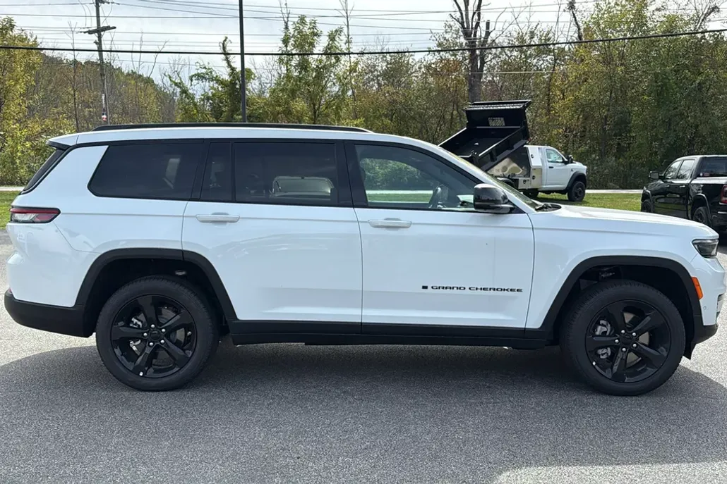 2025 Jeep Grand Cherokee Limited photo 1