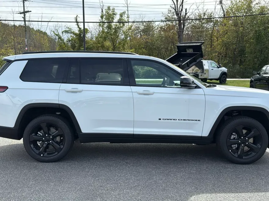 2025 Jeep Grand Cherokee Limited photo 1