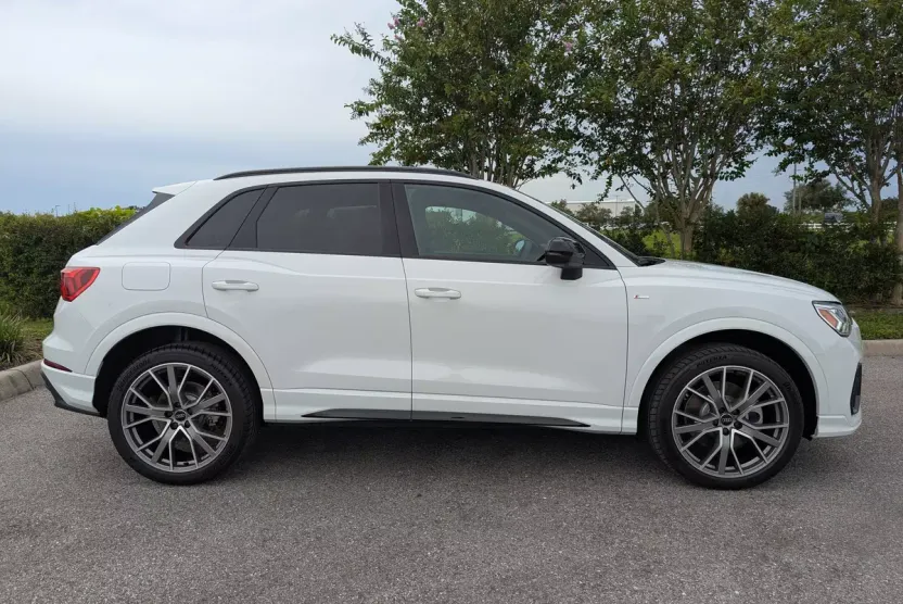2025 Audi Q3 45 TFSI S line Premium Plus photo 1