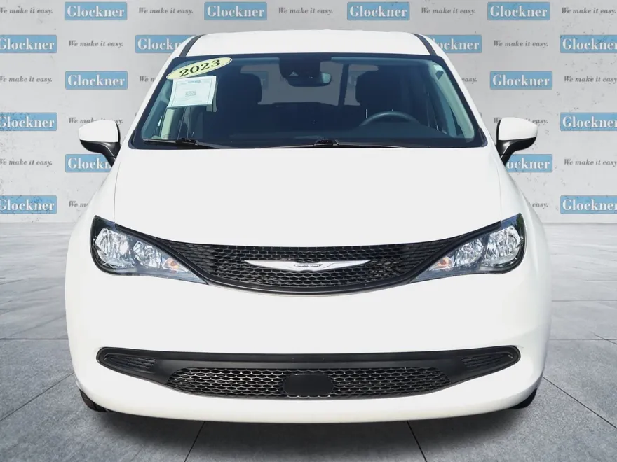 2023 Chrysler Voyager LX photo 1